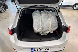 valkoinen SEAT Leon Sportstourer 2025 kuva 20.