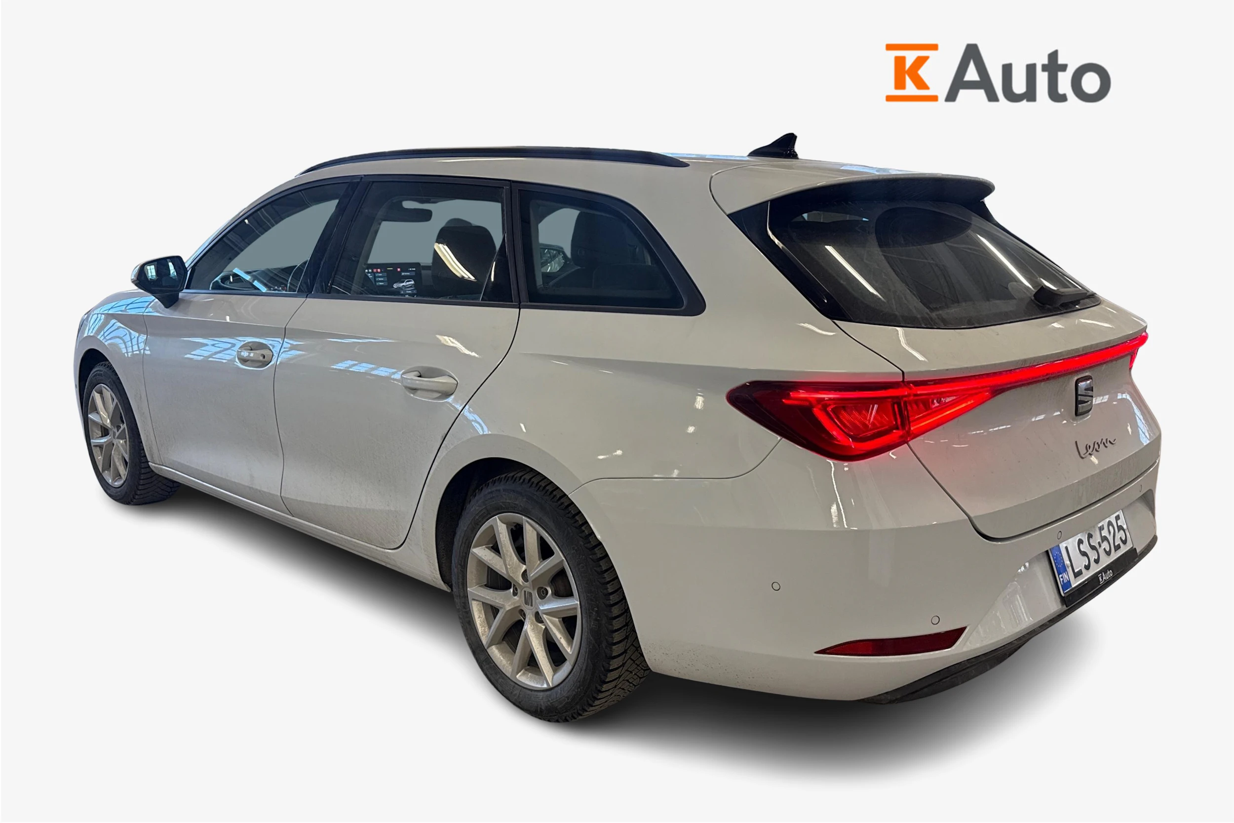 valkoinen SEAT Leon Sportstourer 2025 kuva 2.