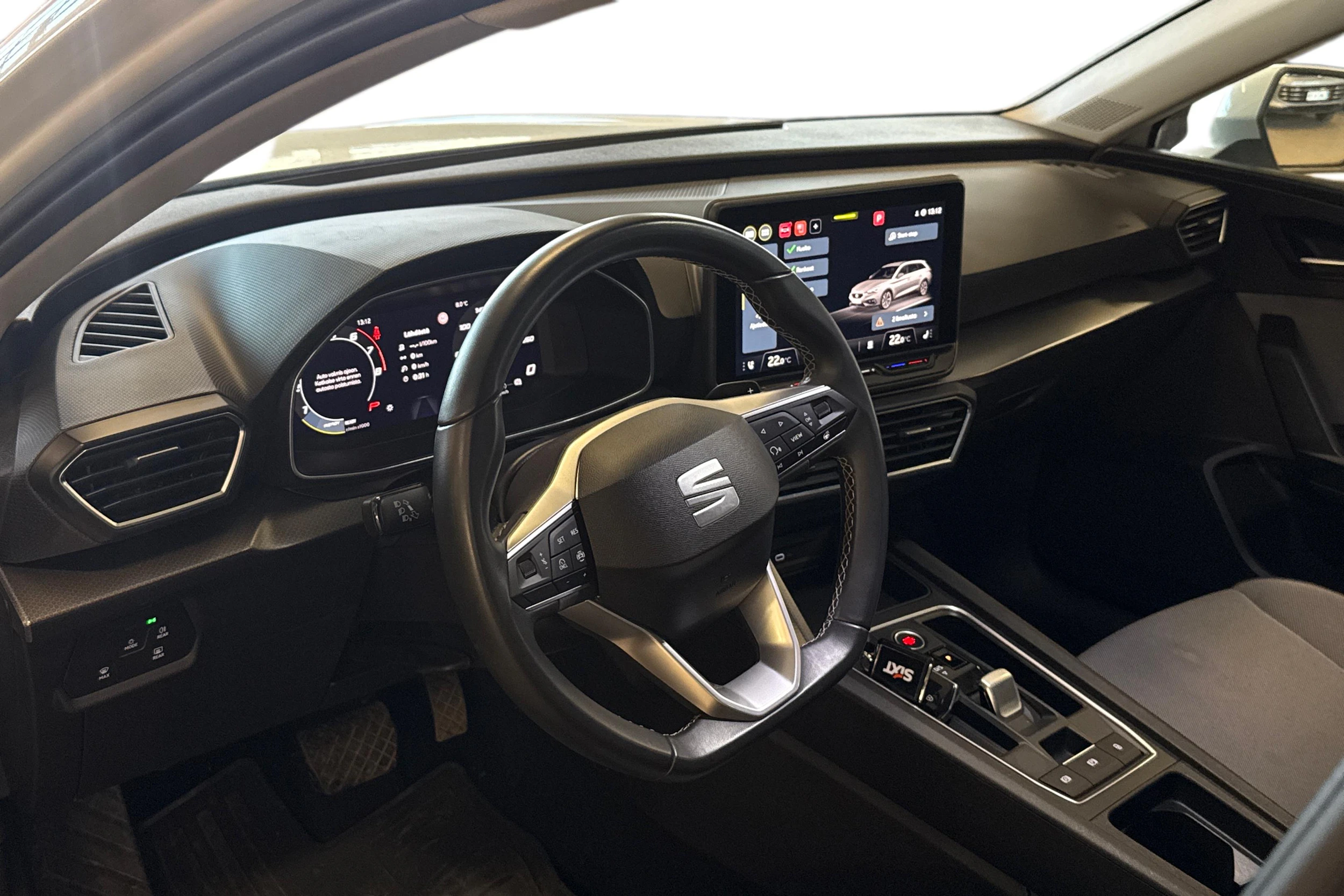 valkoinen SEAT Leon Sportstourer 2025 kuva 3.