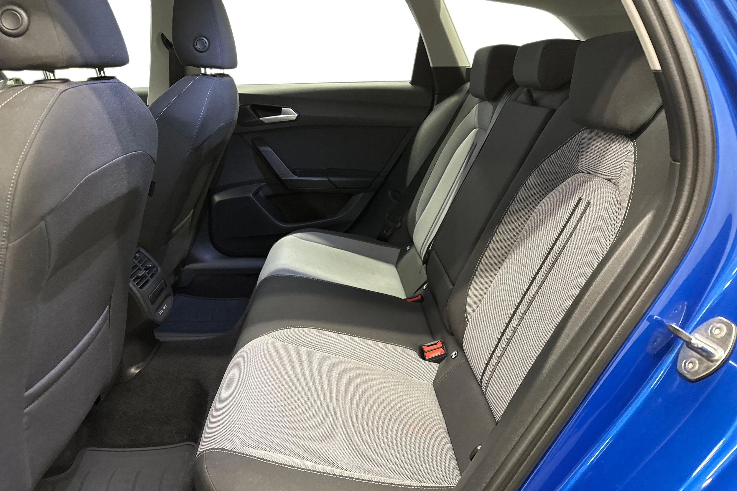 sininen SEAT Leon Sportstourer 2025 kuva 11.