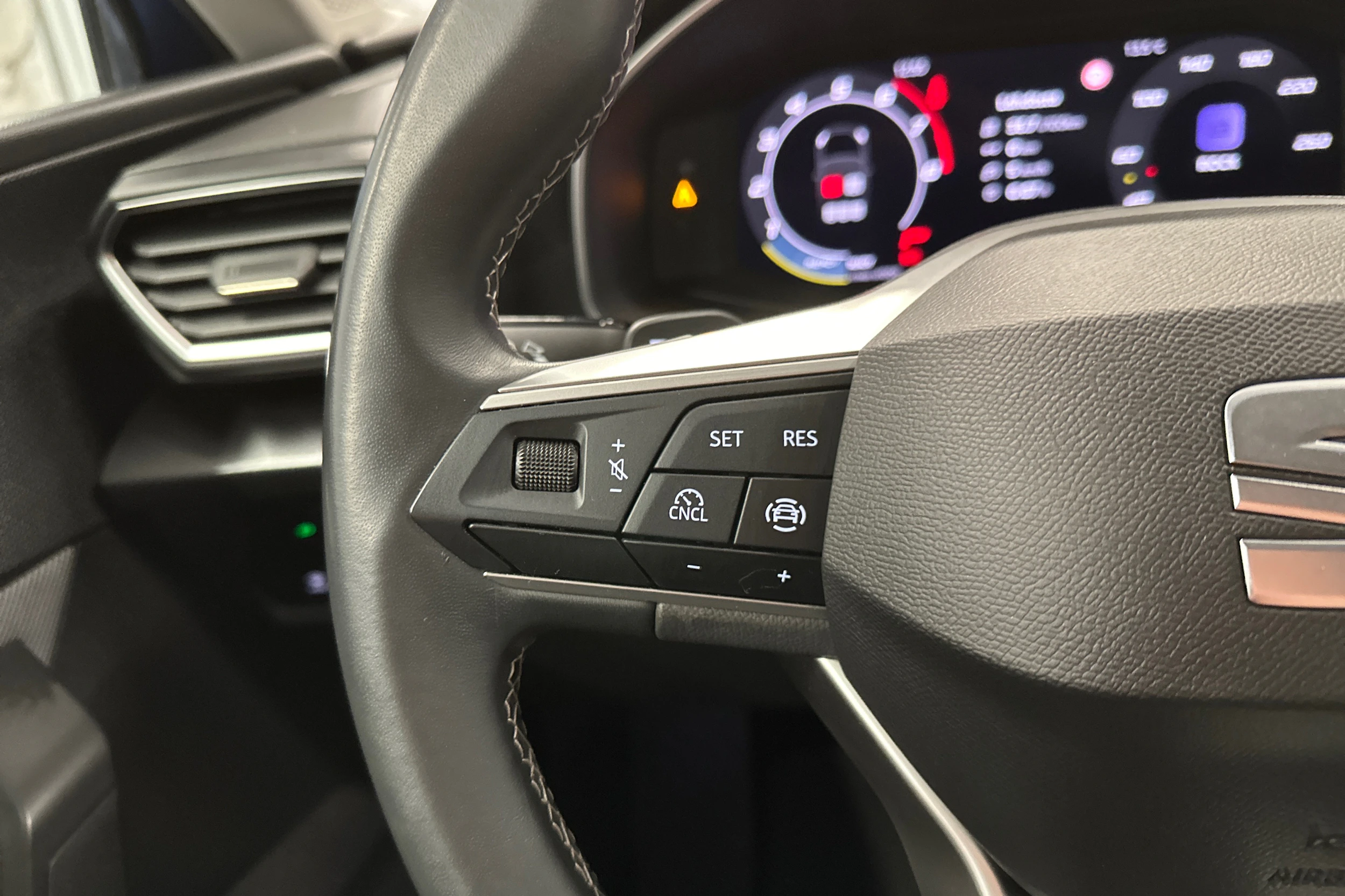sininen SEAT Leon Sportstourer 2025 kuva 15.