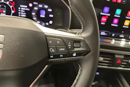 sininen SEAT Leon Sportstourer 2025 kuva 16.