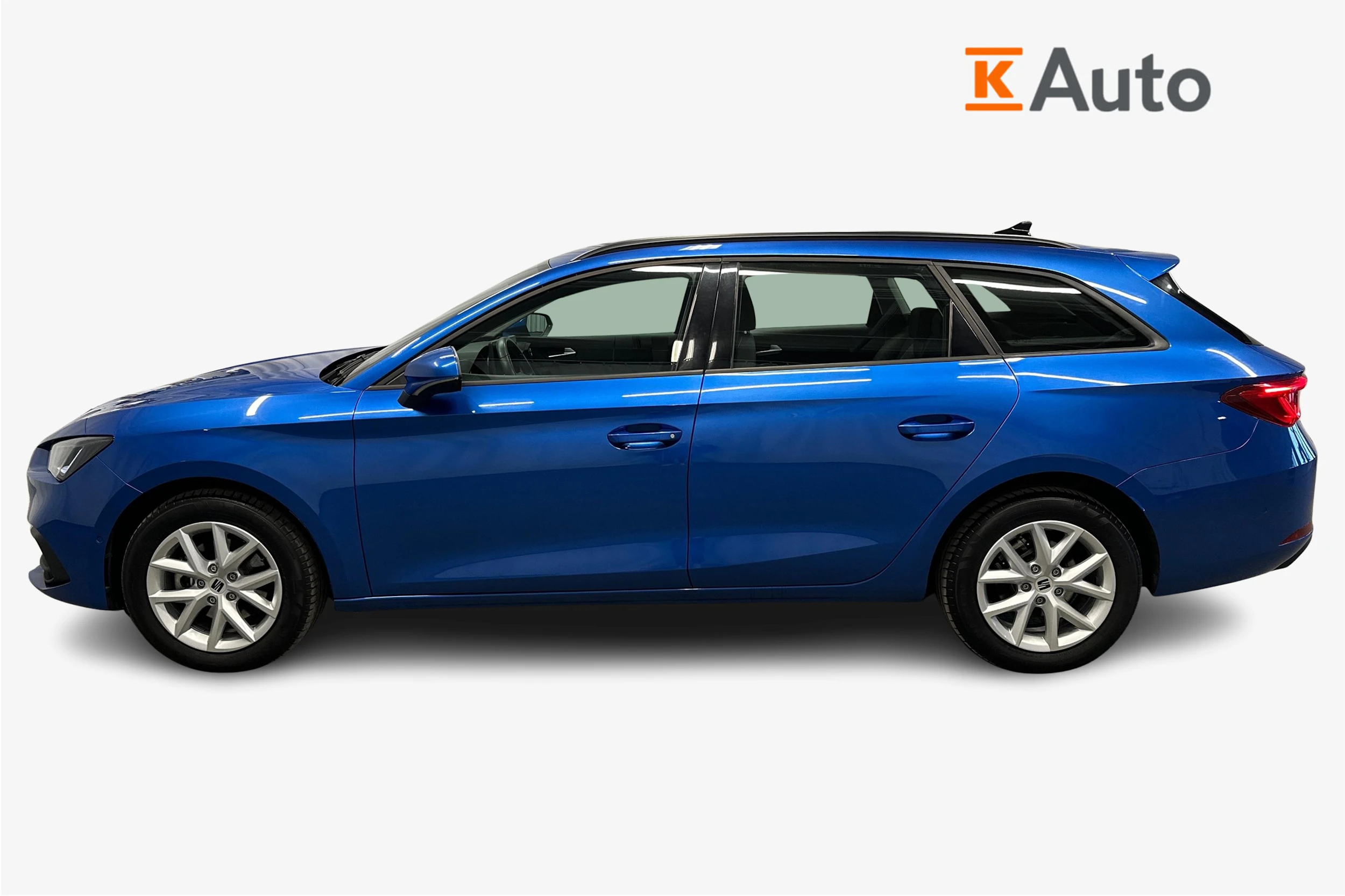 sininen SEAT Leon Sportstourer 2025 kuva 7.