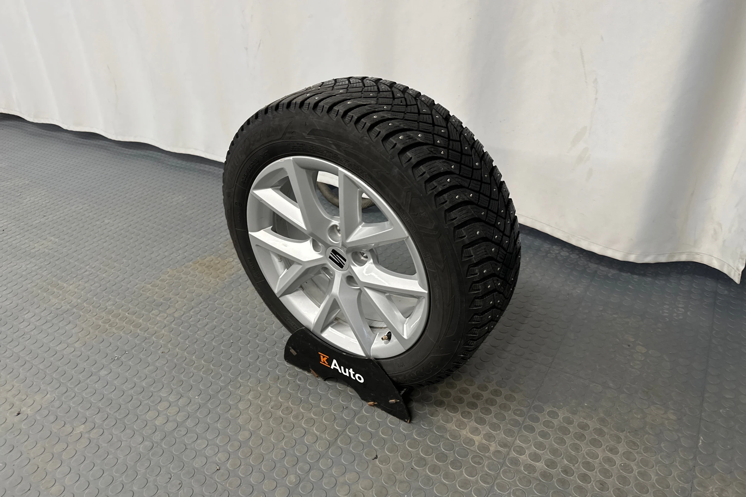 sininen SEAT Leon Sportstourer 2025 kuva 13.