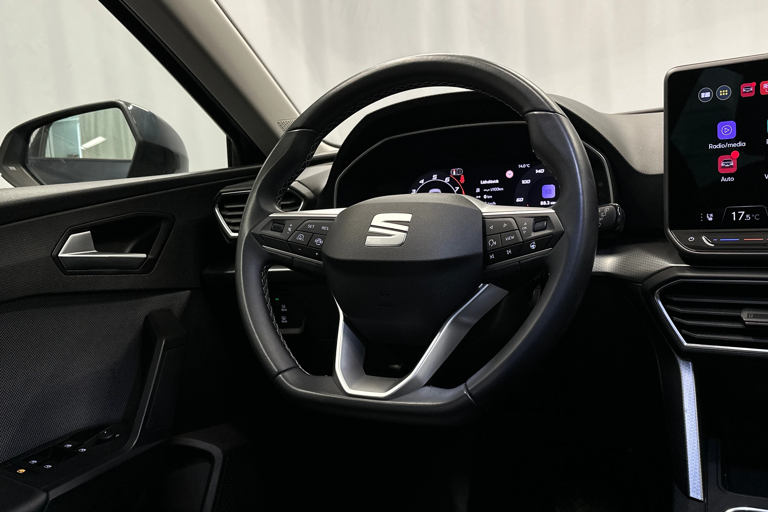 harmaa SEAT Leon Sportstourer 2025 kuva 17.