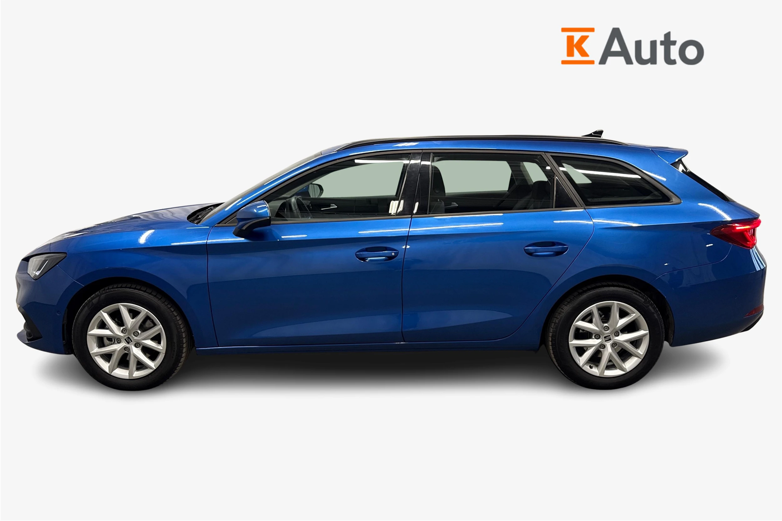 sininen SEAT Leon Sportstourer 2025 kuva 7.