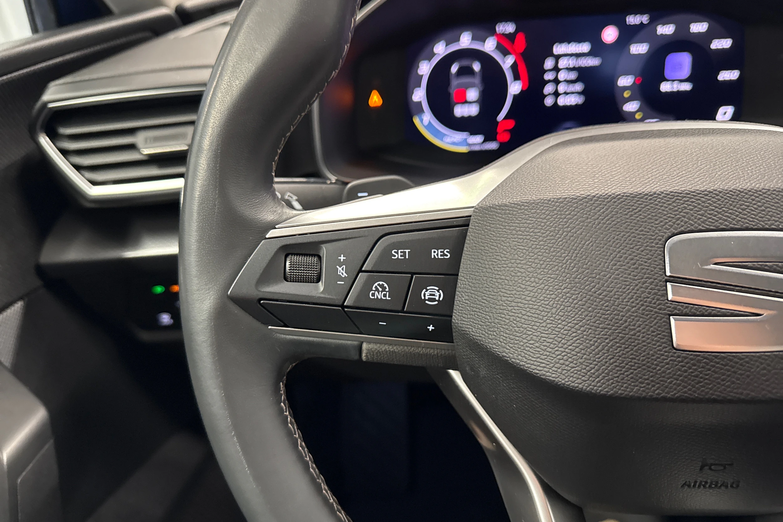 sininen SEAT Leon Sportstourer 2025 kuva 15.