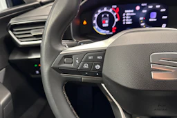 sininen SEAT Leon Sportstourer 2025 kuva 15.