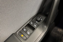 sininen SEAT Leon Sportstourer 2025 kuva 18.
