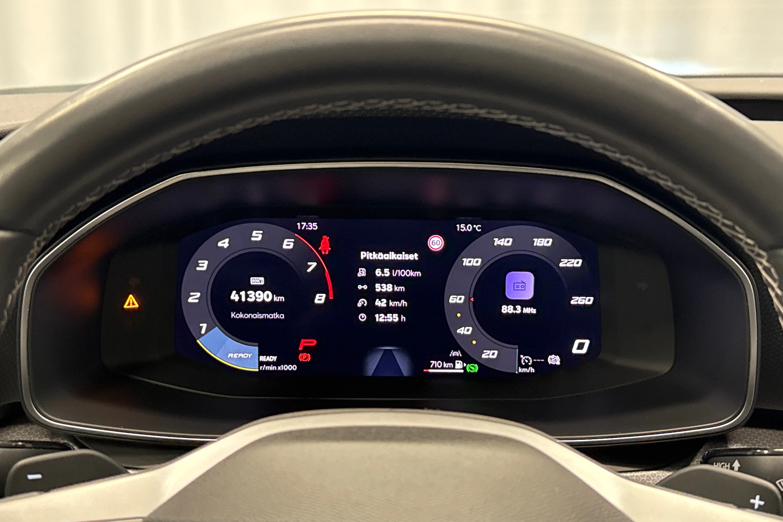 sininen SEAT Leon Sportstourer 2025 kuva 19.