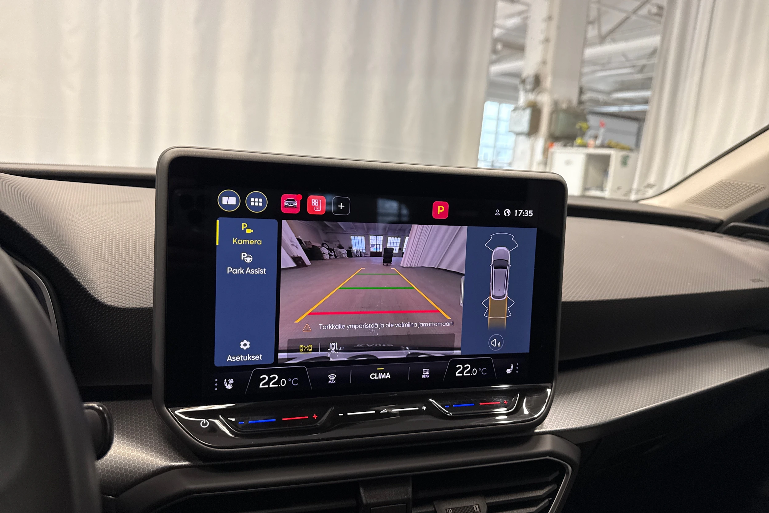 sininen SEAT Leon Sportstourer 2025 kuva 20.