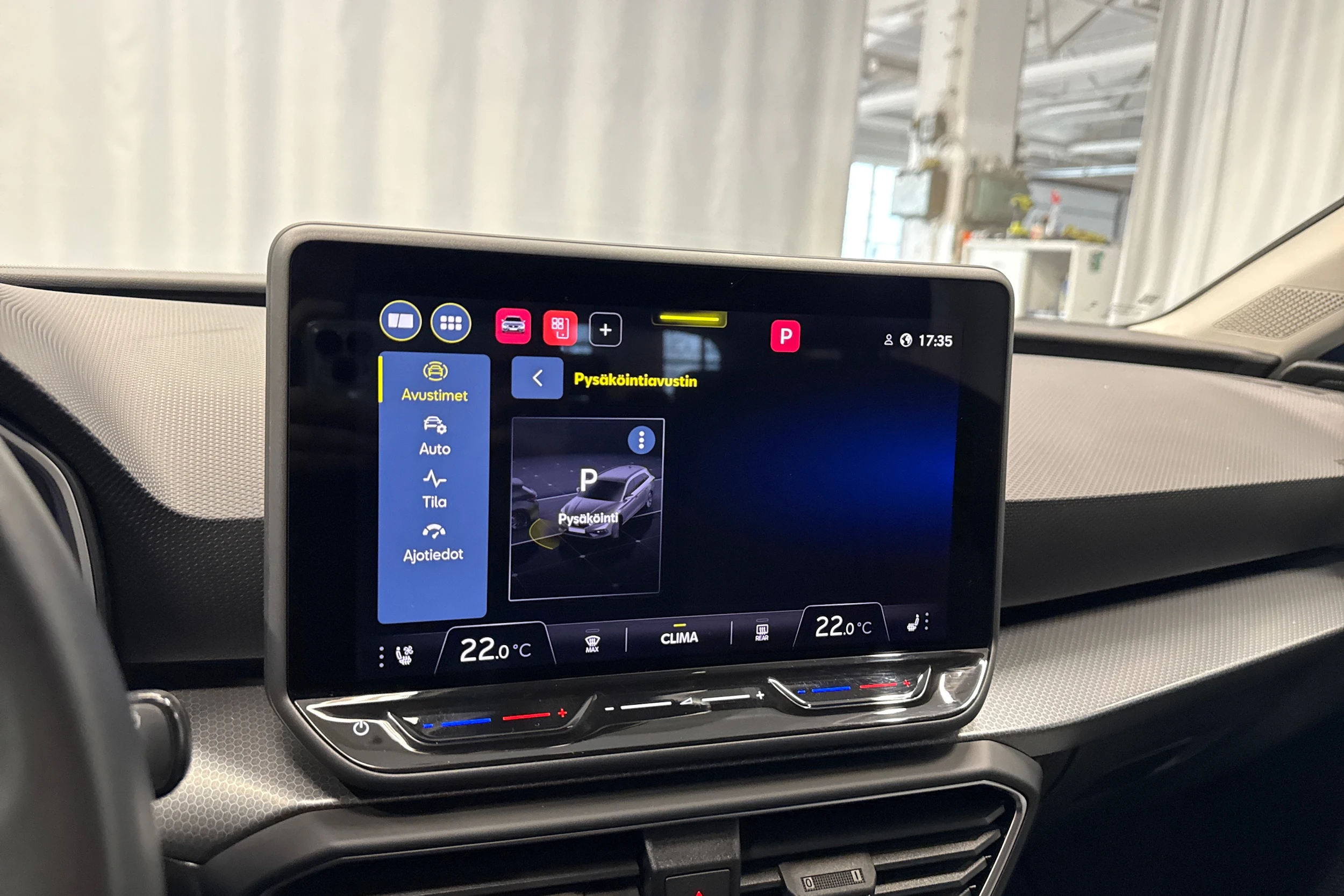 sininen SEAT Leon Sportstourer 2025 kuva 22.