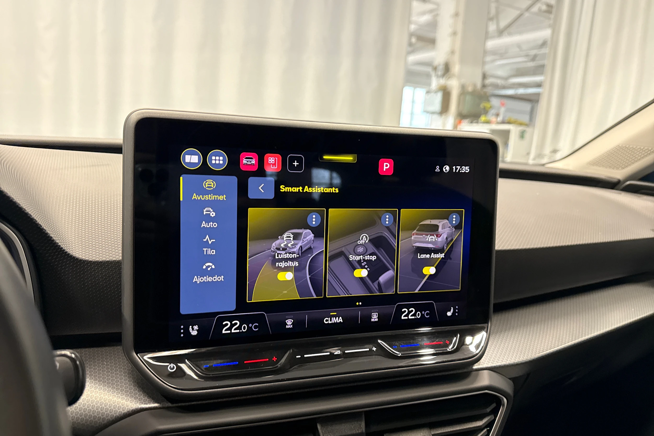 sininen SEAT Leon Sportstourer 2025 kuva 23.