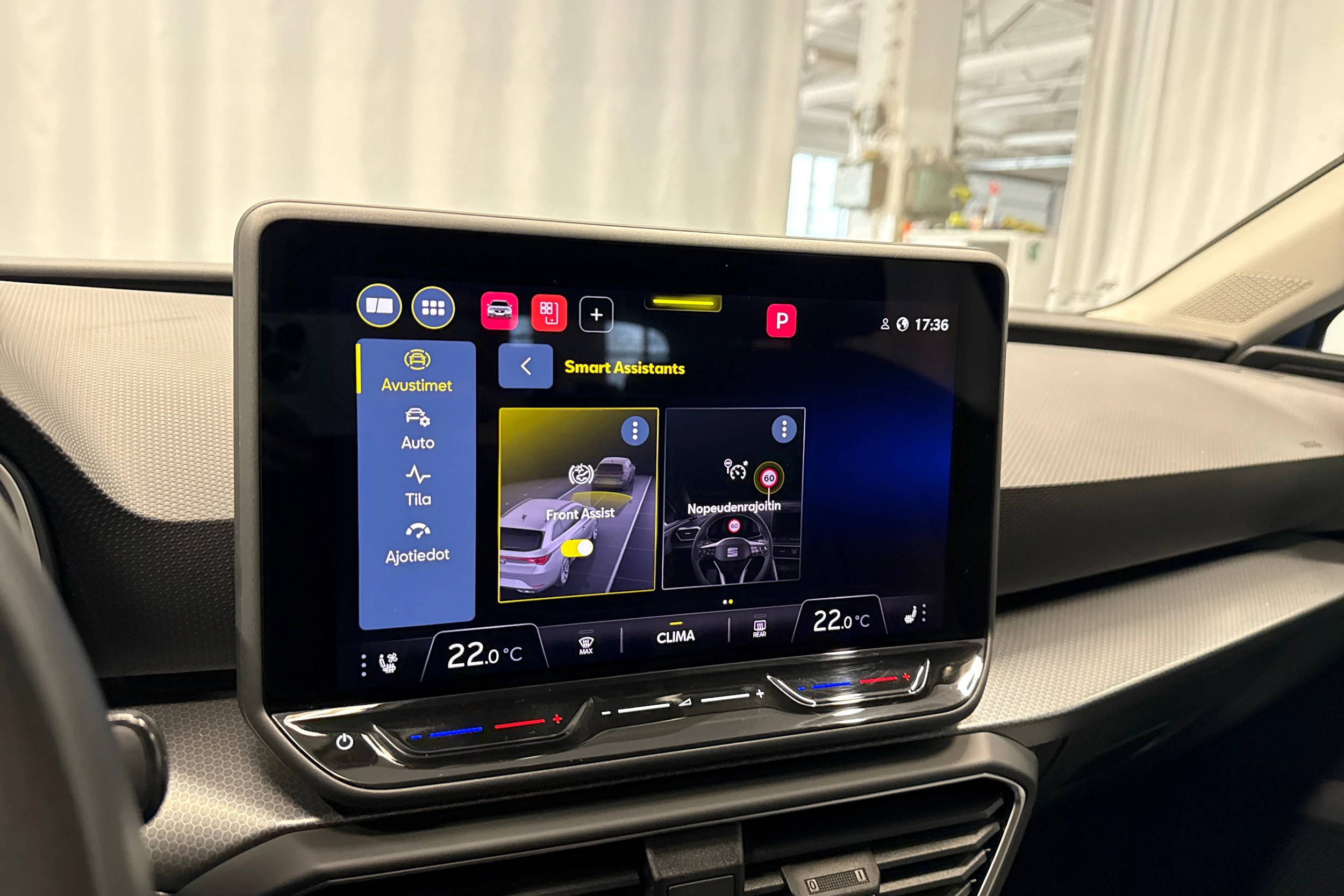 sininen SEAT Leon Sportstourer 2025 kuva 24.