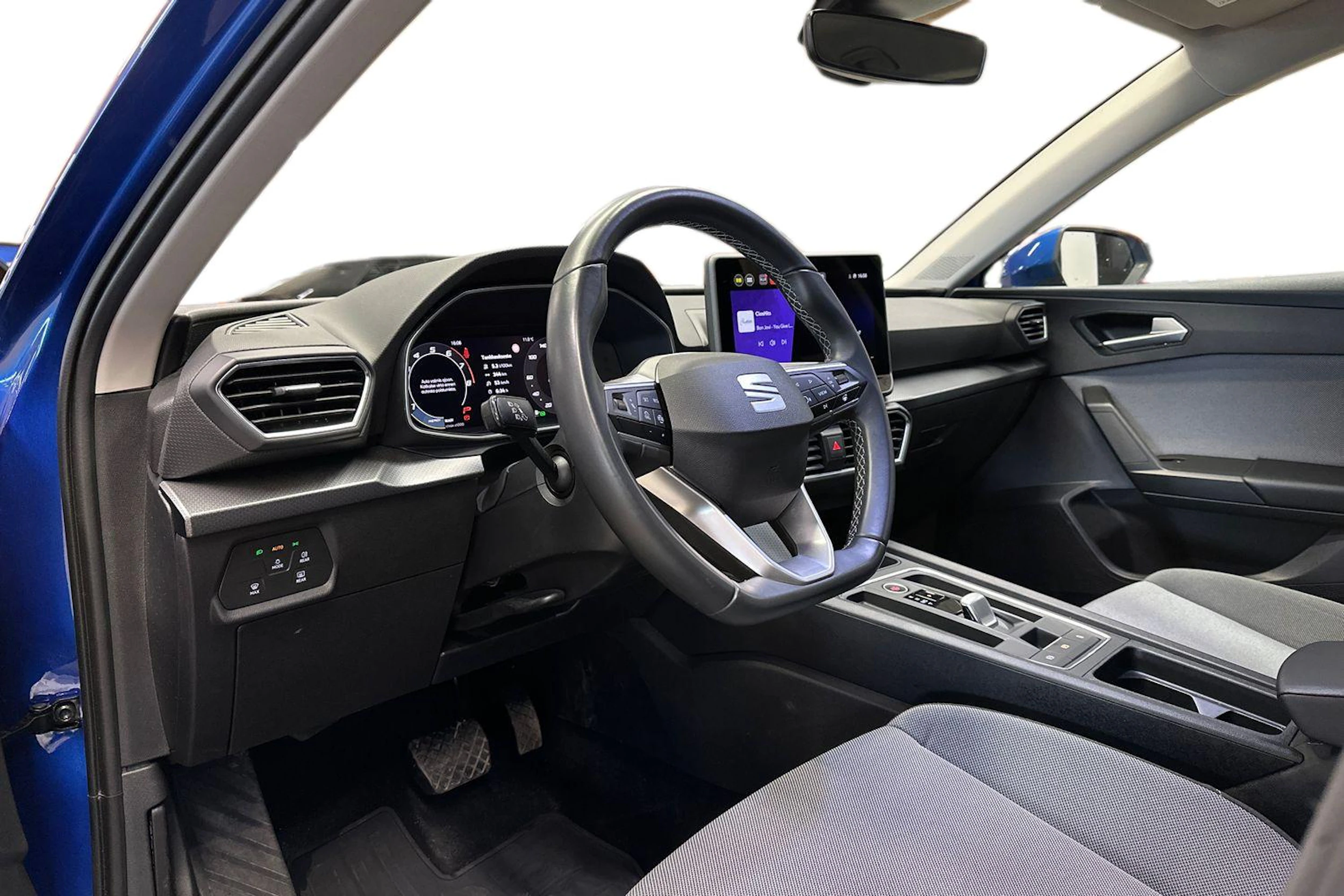 sininen SEAT Leon Sportstourer 2025 kuva 11.