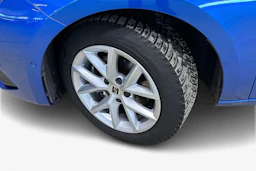 sininen SEAT Leon Sportstourer 2025 kuva 15.