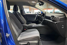 sininen SEAT Leon Sportstourer 2025 kuva 16.