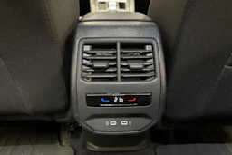 sininen SEAT Leon Sportstourer 2025 kuva 18.