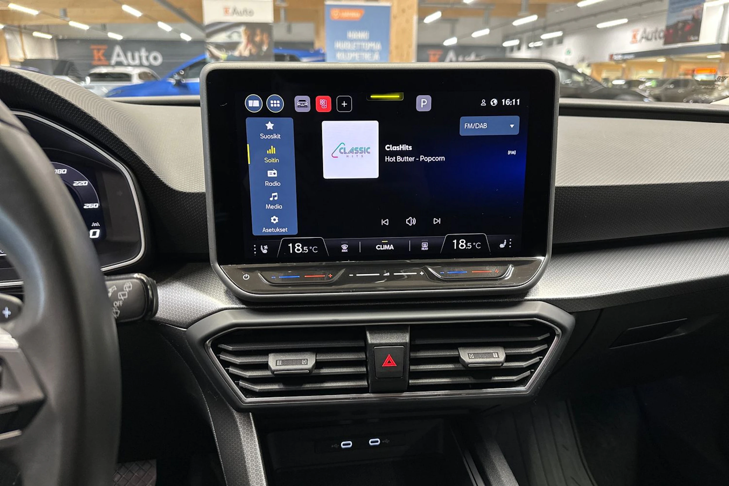 sininen SEAT Leon Sportstourer 2025 kuva 21.