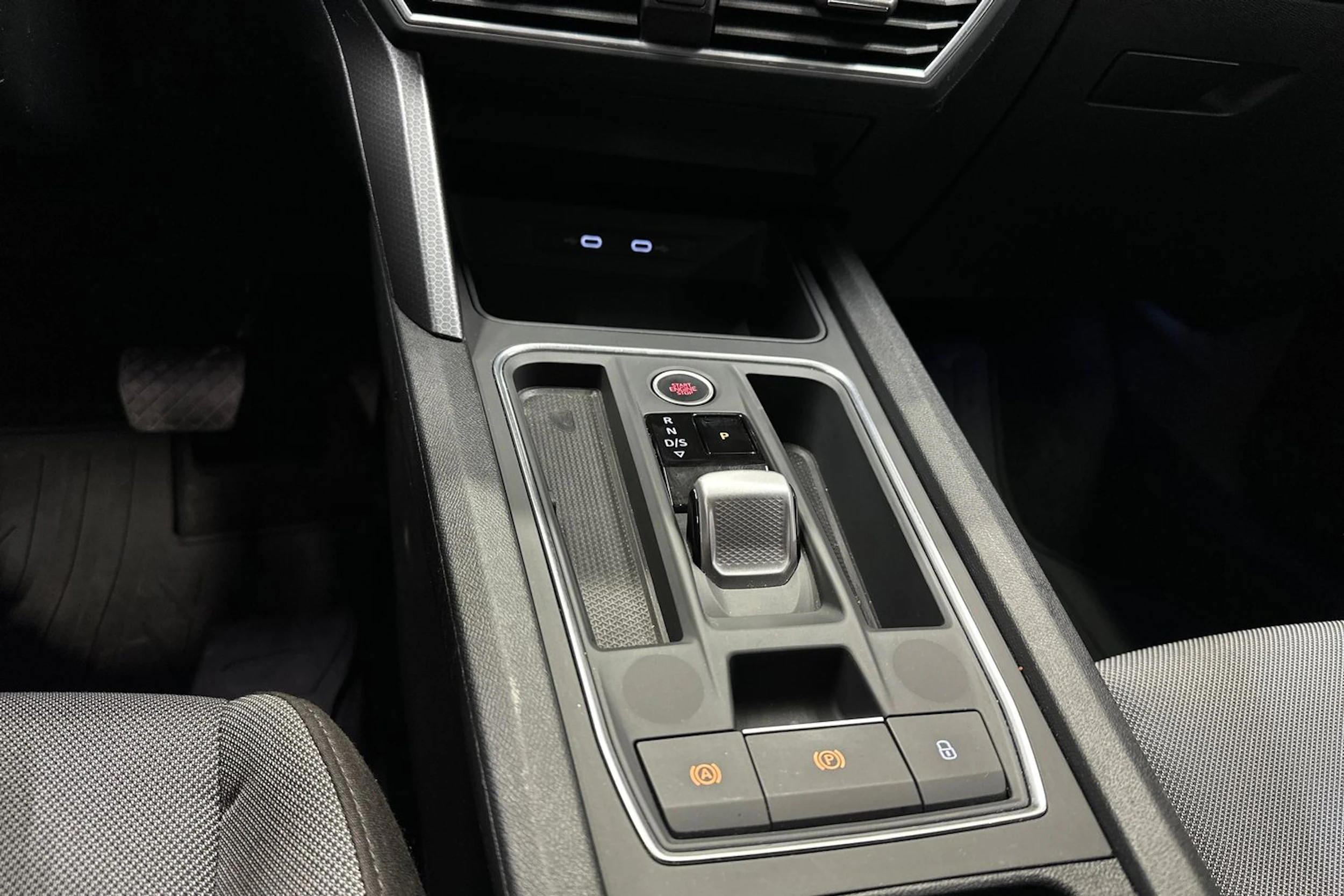 sininen SEAT Leon Sportstourer 2025 kuva 22.