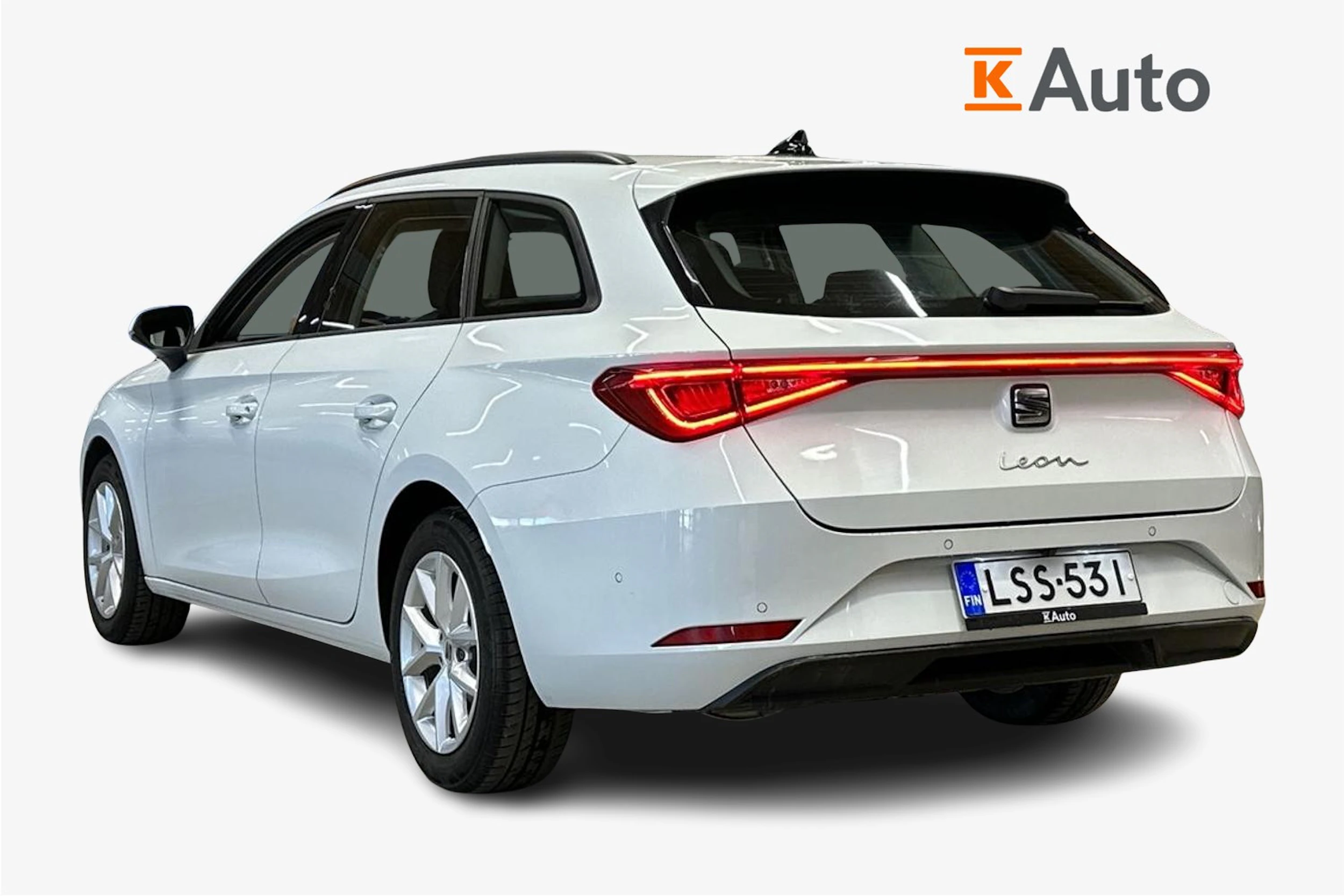 valkoinen SEAT Leon Sportstourer 2025 kuva 6.