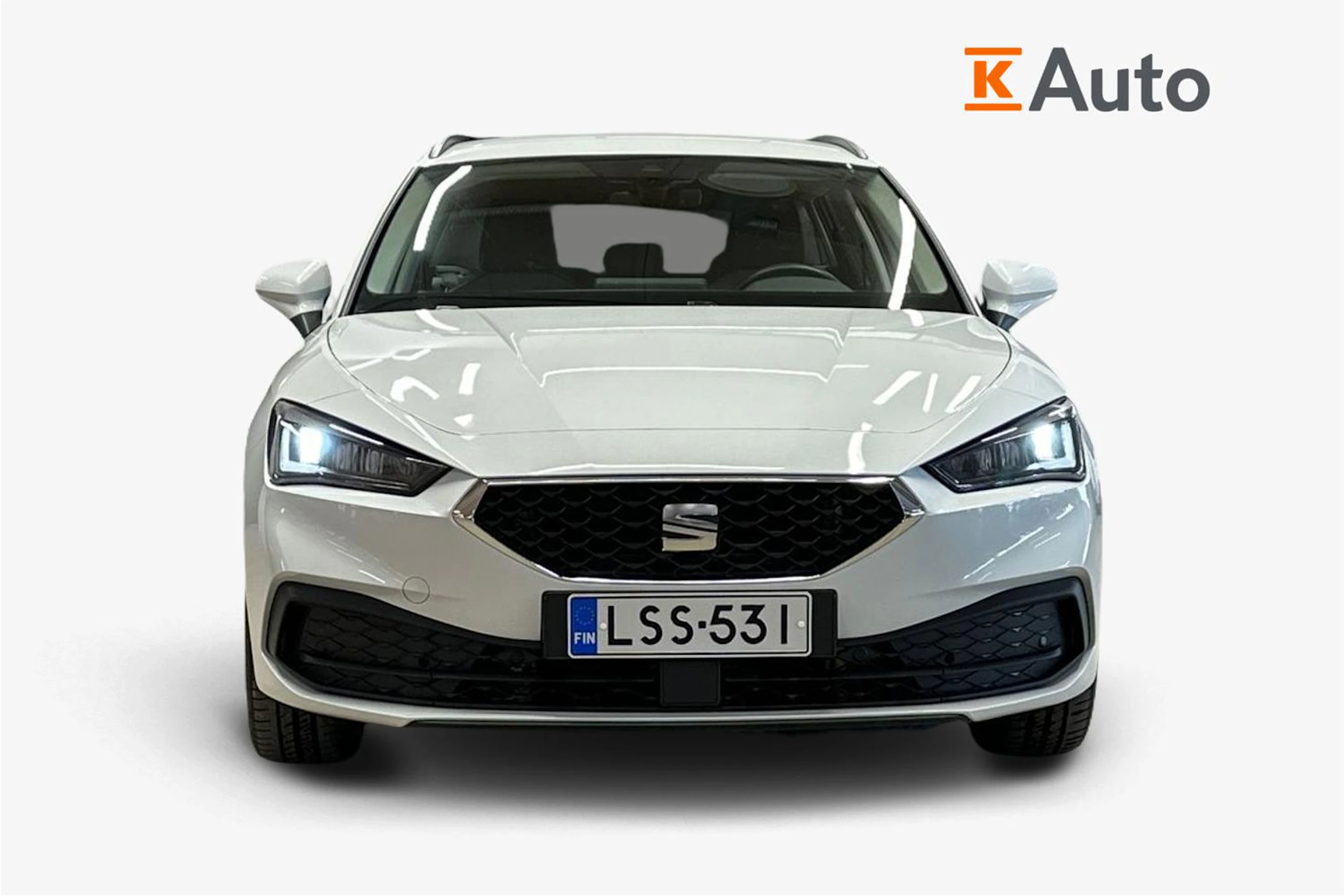 valkoinen SEAT Leon Sportstourer 2025 kuva 8.