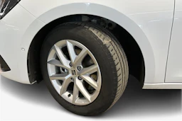 valkoinen SEAT Leon Sportstourer 2025 kuva 15.