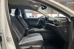 valkoinen SEAT Leon Sportstourer 2025 kuva 18.
