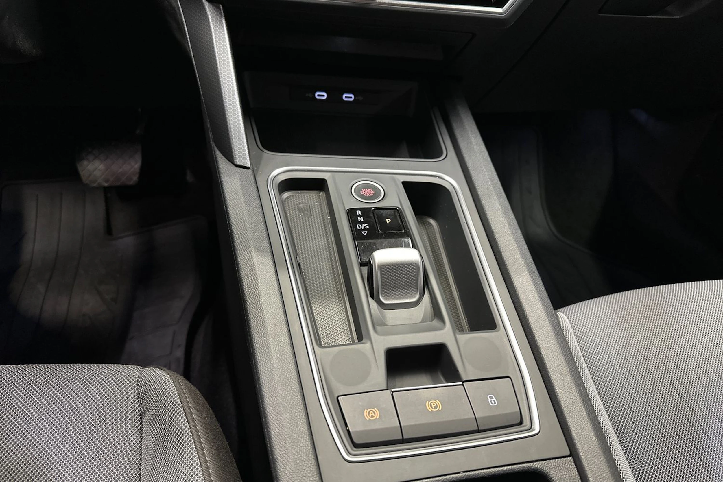 valkoinen SEAT Leon Sportstourer 2025 kuva 22.