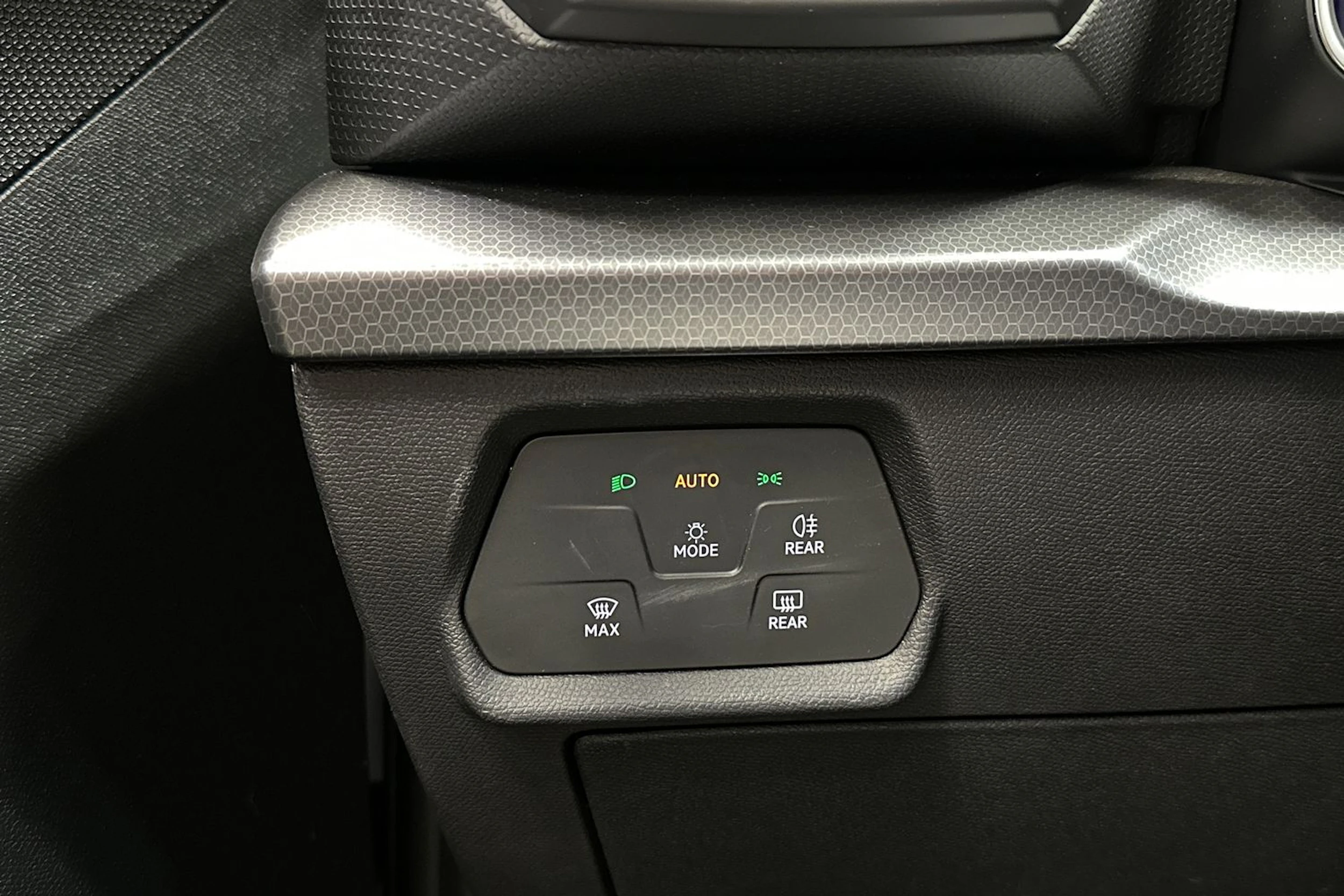 valkoinen SEAT Leon Sportstourer 2025 kuva 26.