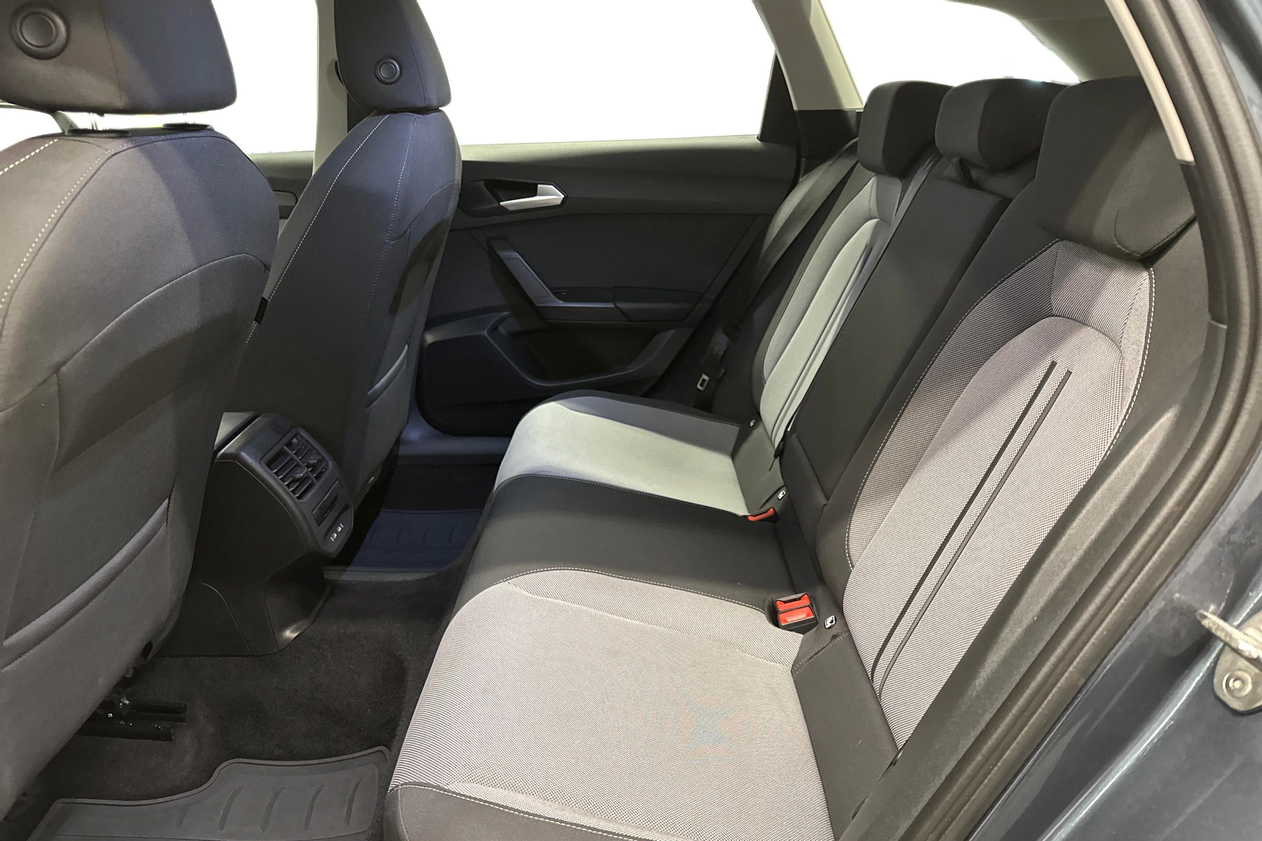 harmaa SEAT Leon Sportstourer 2025 kuva 11.