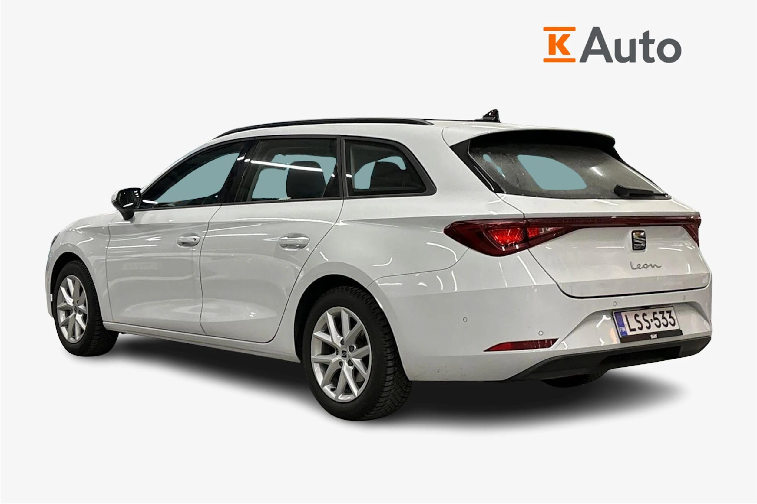 valkoinen SEAT Leon Sportstourer 2025 kuva 2.