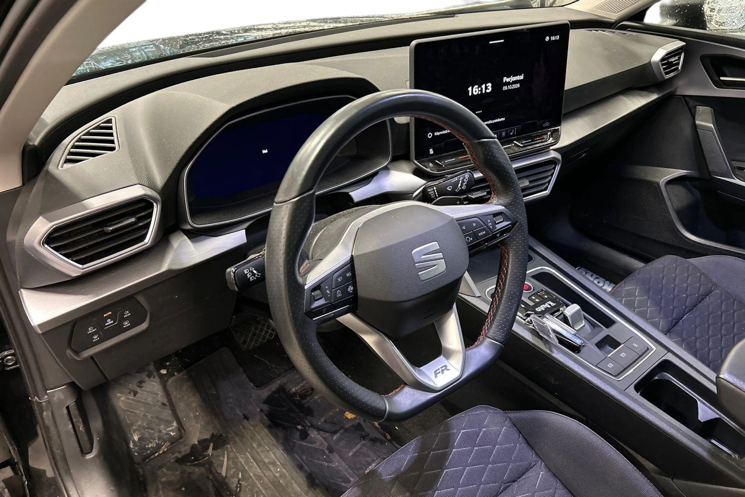 musta SEAT Leon Sportstourer 2025 kuva 3.