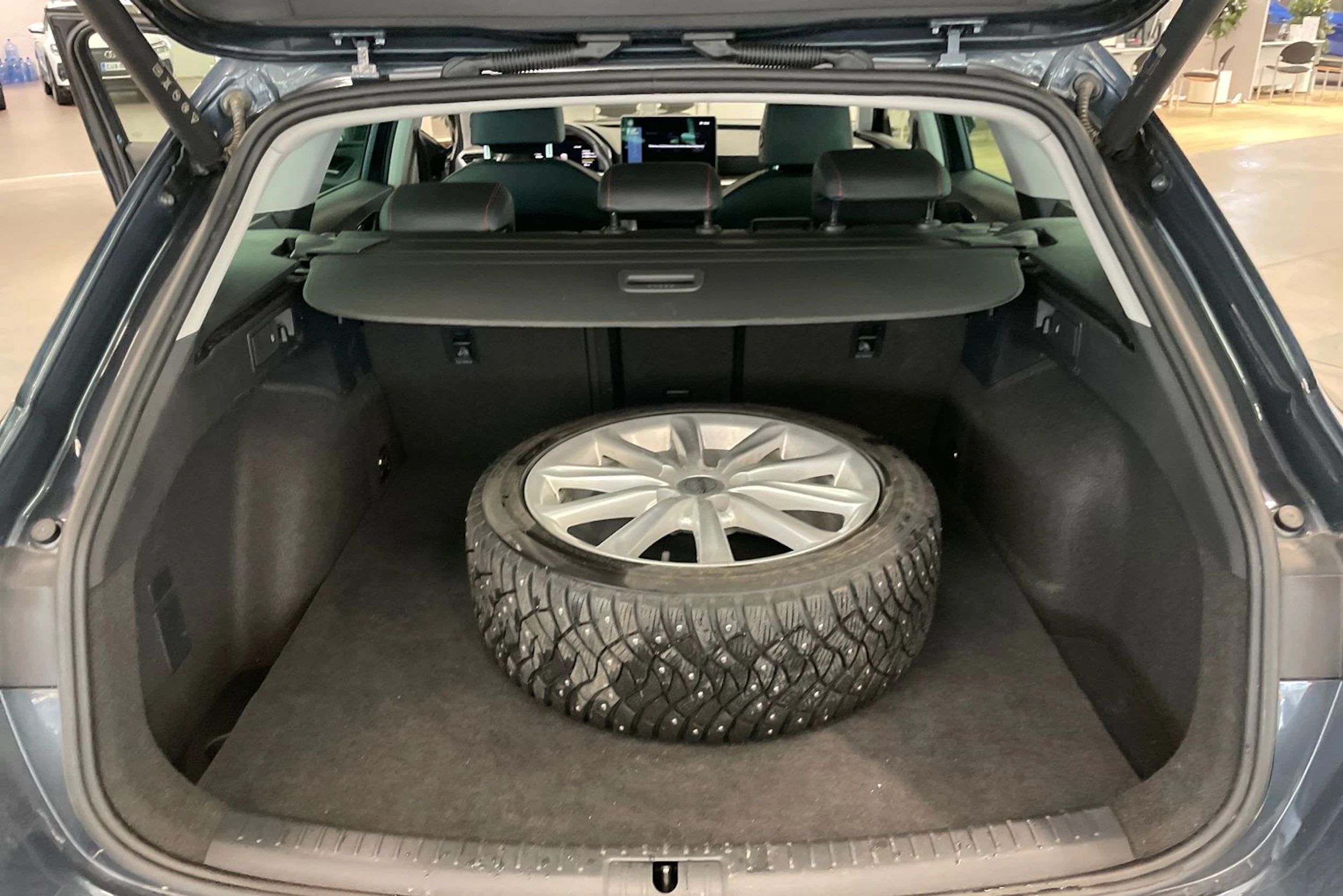 harmaa SEAT Leon Sportstourer 2025 kuva 12.
