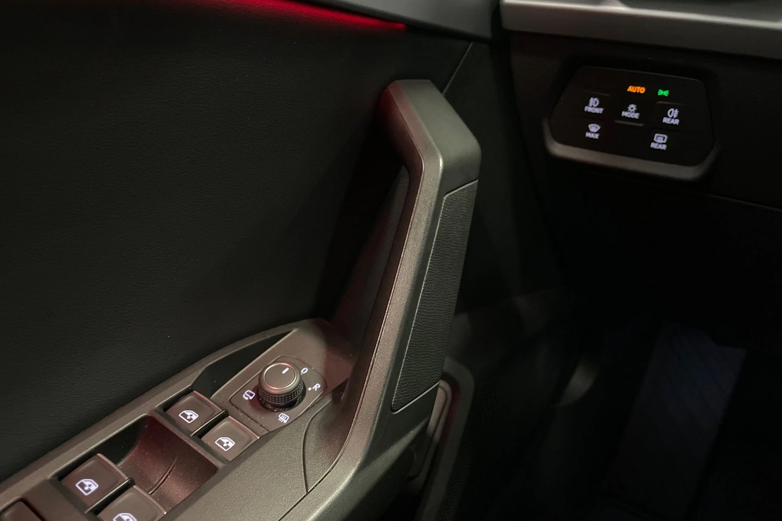 harmaa SEAT Leon Sportstourer 2025 kuva 26.