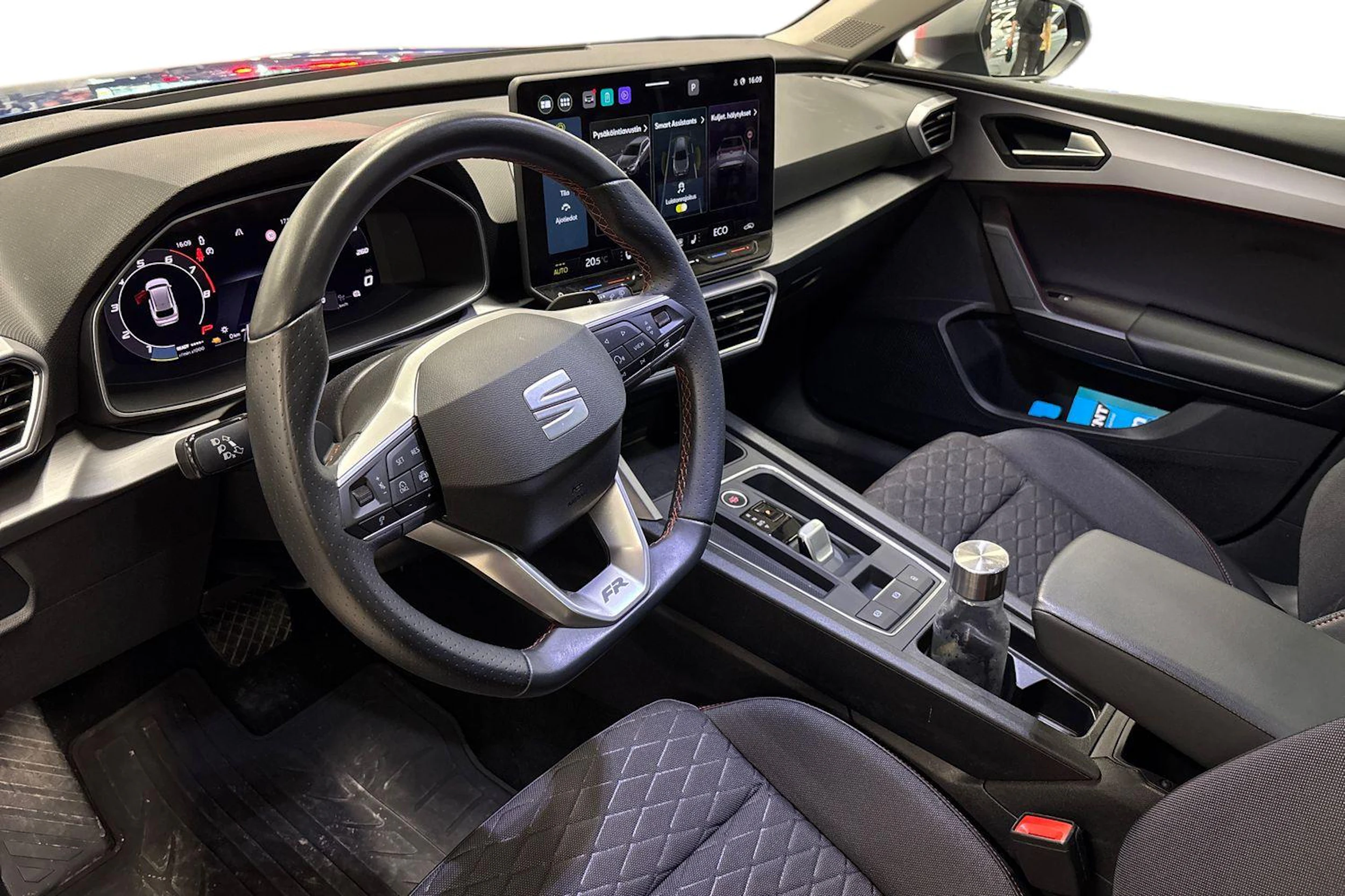 sininen SEAT Leon Sportstourer 2025 kuva 3.