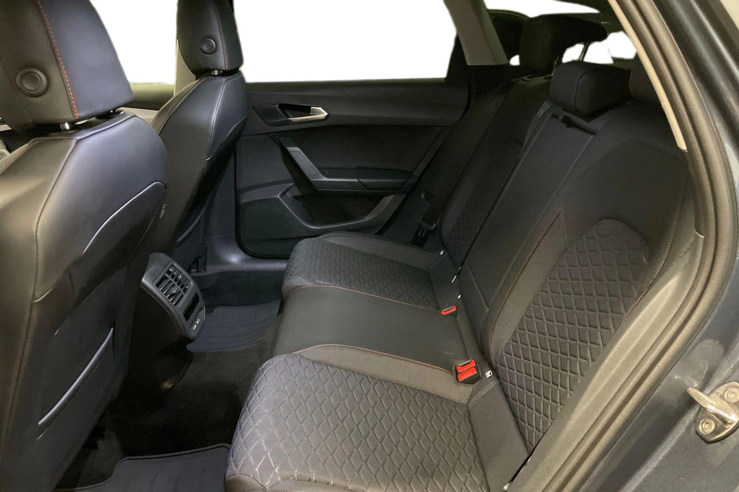 harmaa SEAT Leon Sportstourer 2025 kuva 8.