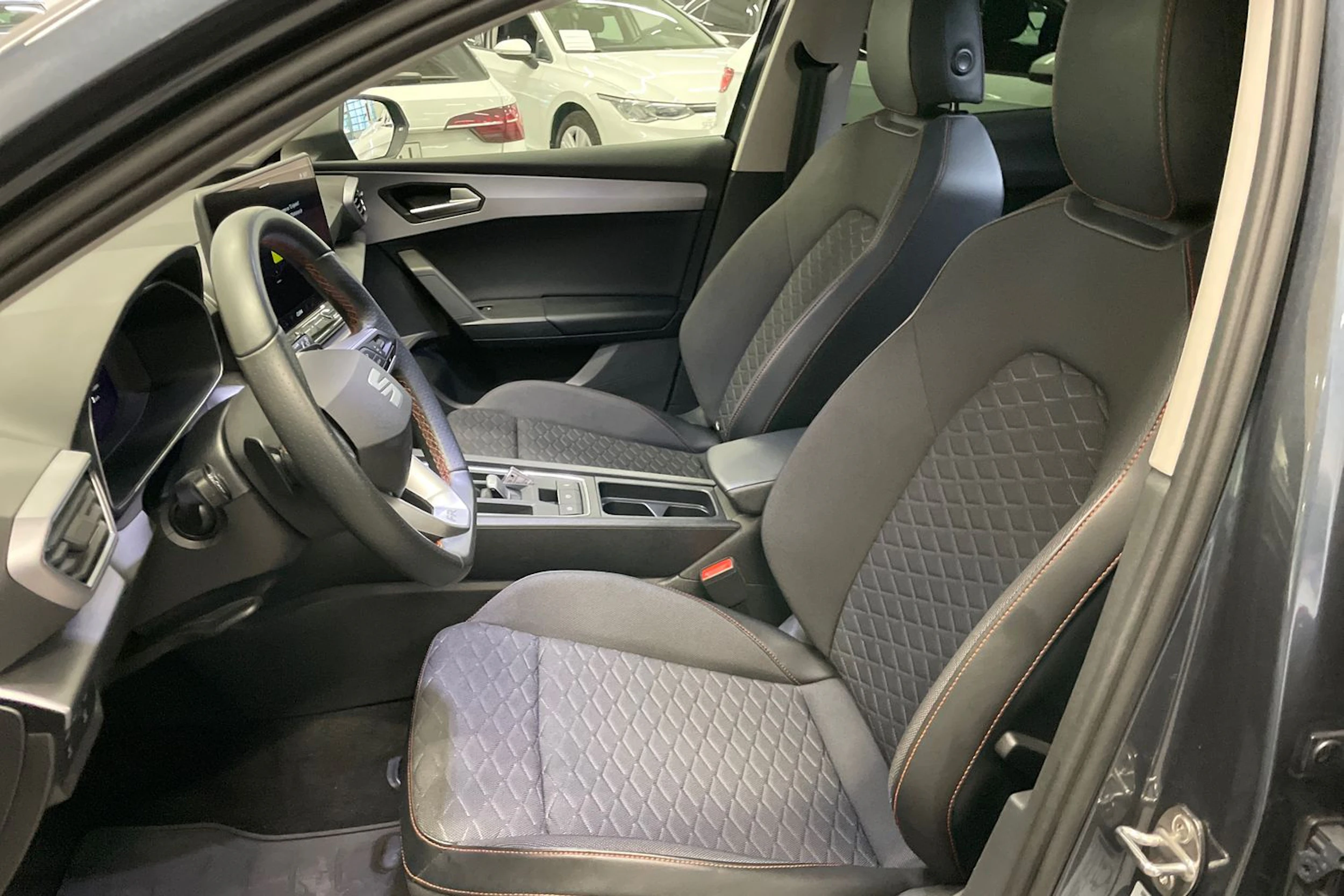 harmaa SEAT Leon Sportstourer 2025 kuva 13.