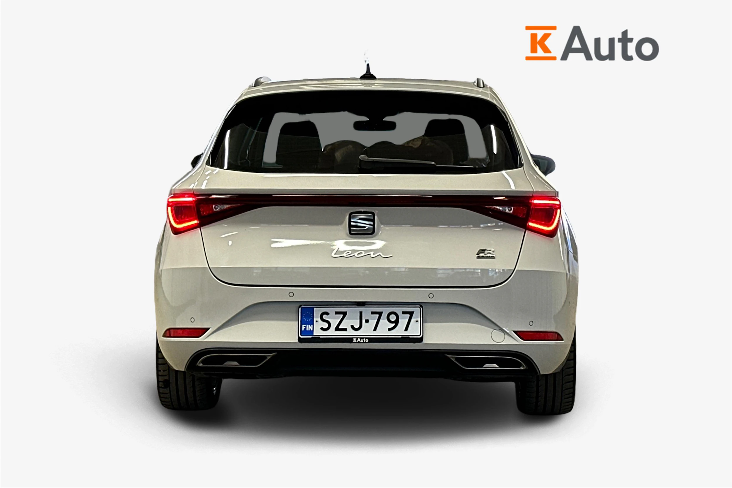 valkoinen SEAT Leon Sportstourer 2025 kuva 4.