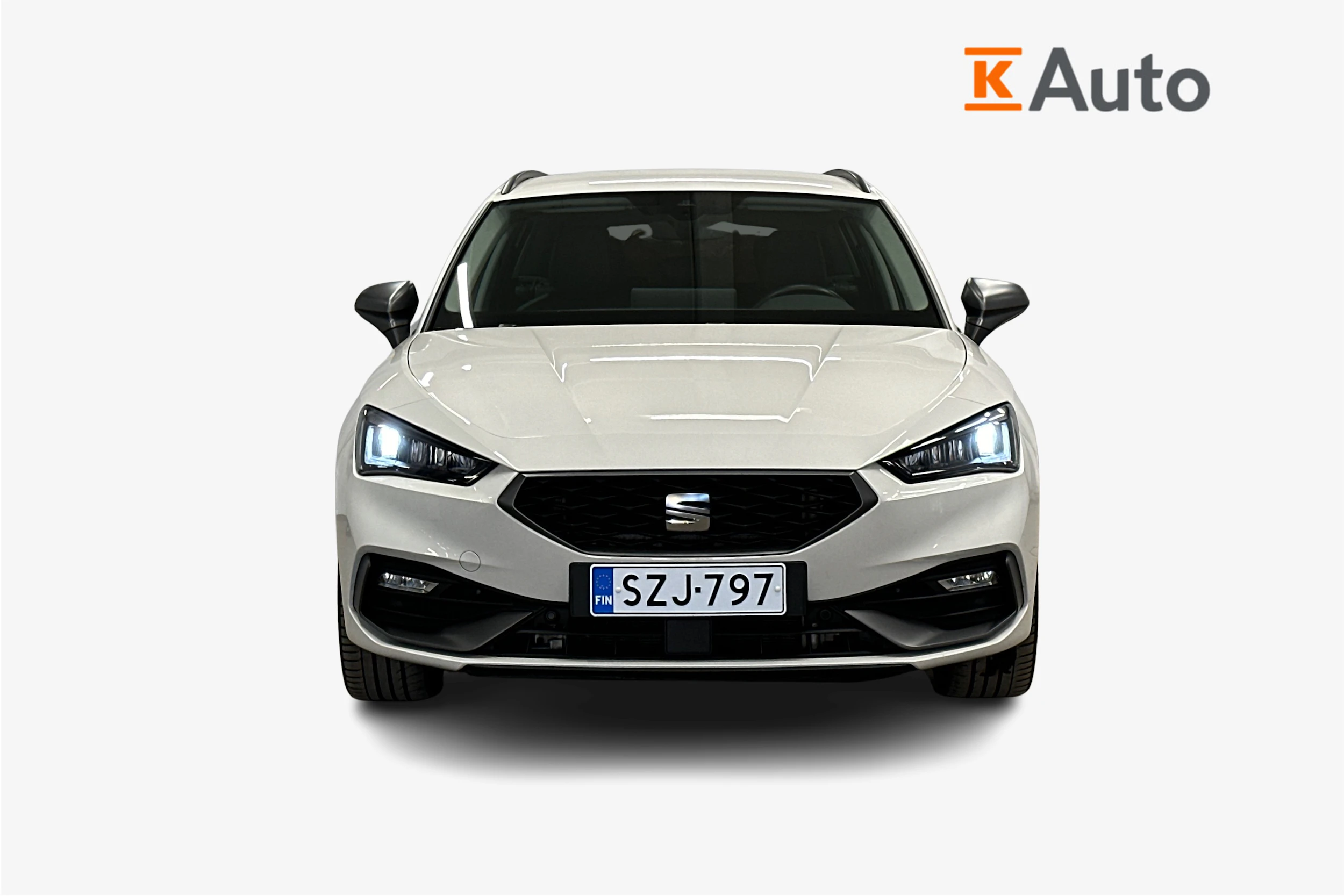 valkoinen SEAT Leon Sportstourer 2025 kuva 5.