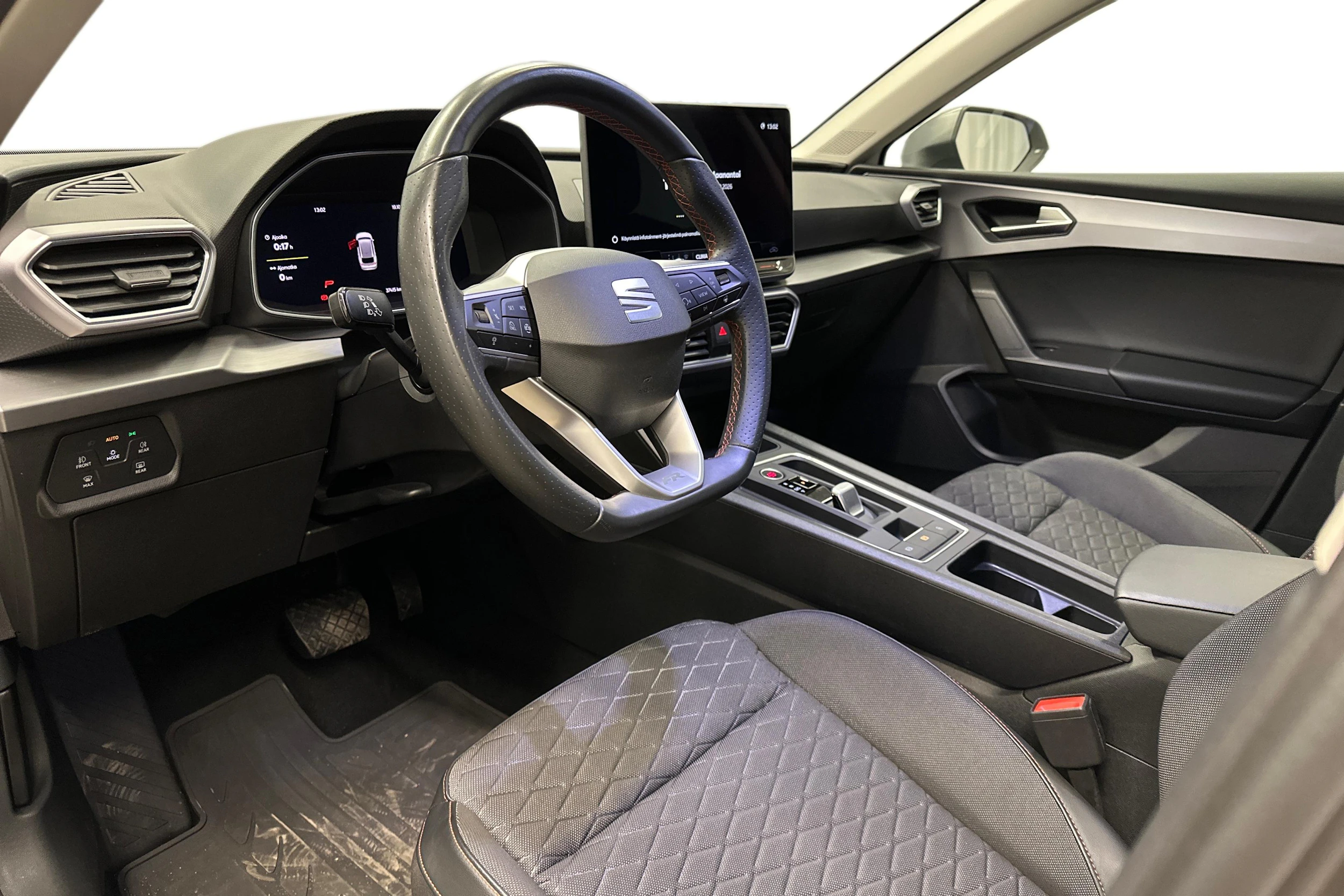 valkoinen SEAT Leon Sportstourer 2025 kuva 8.