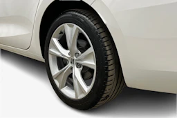 valkoinen SEAT Leon Sportstourer 2025 kuva 12.