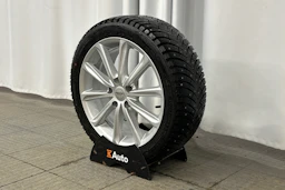 valkoinen SEAT Leon Sportstourer 2025 kuva 13.