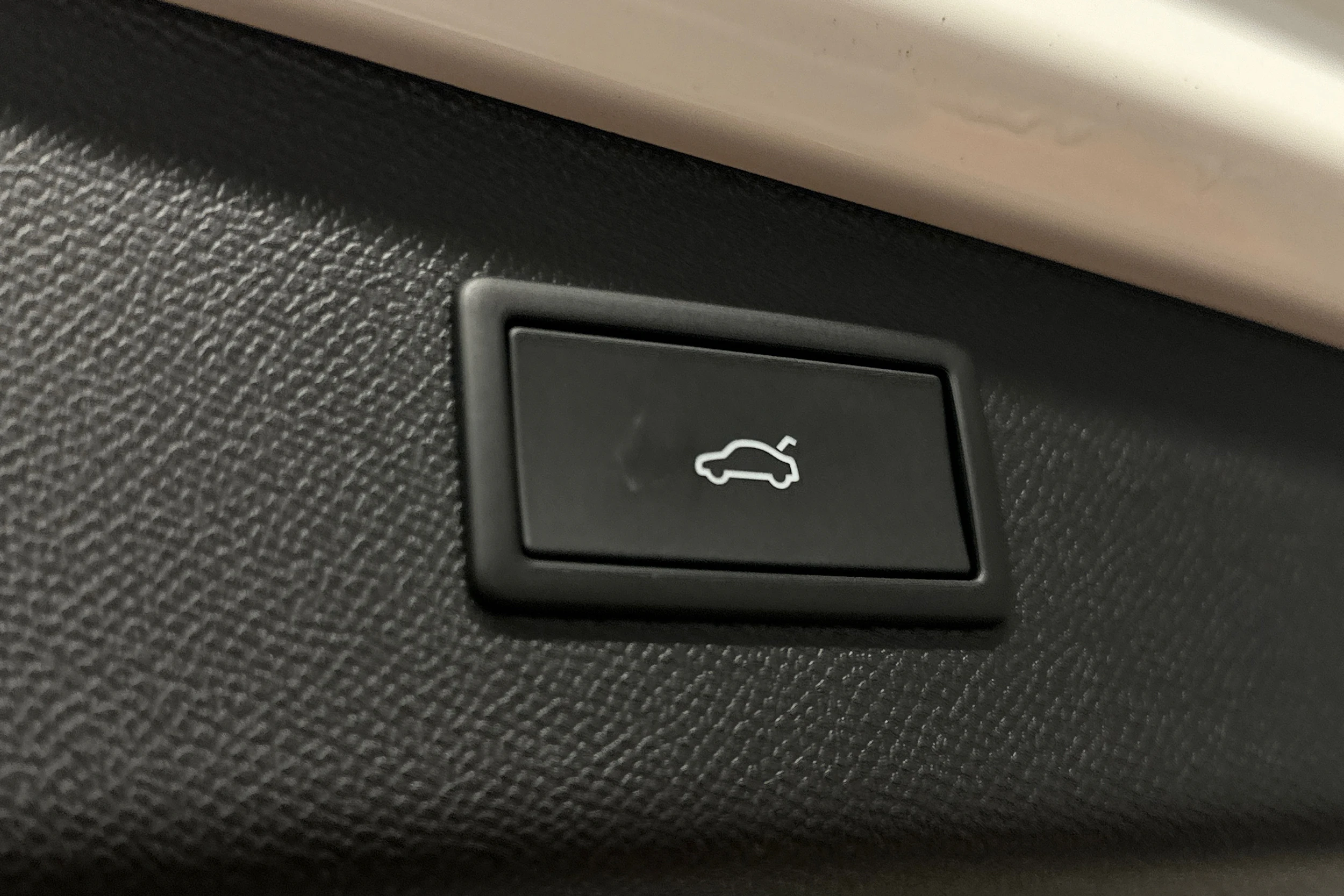 valkoinen SEAT Leon Sportstourer 2025 kuva 16.