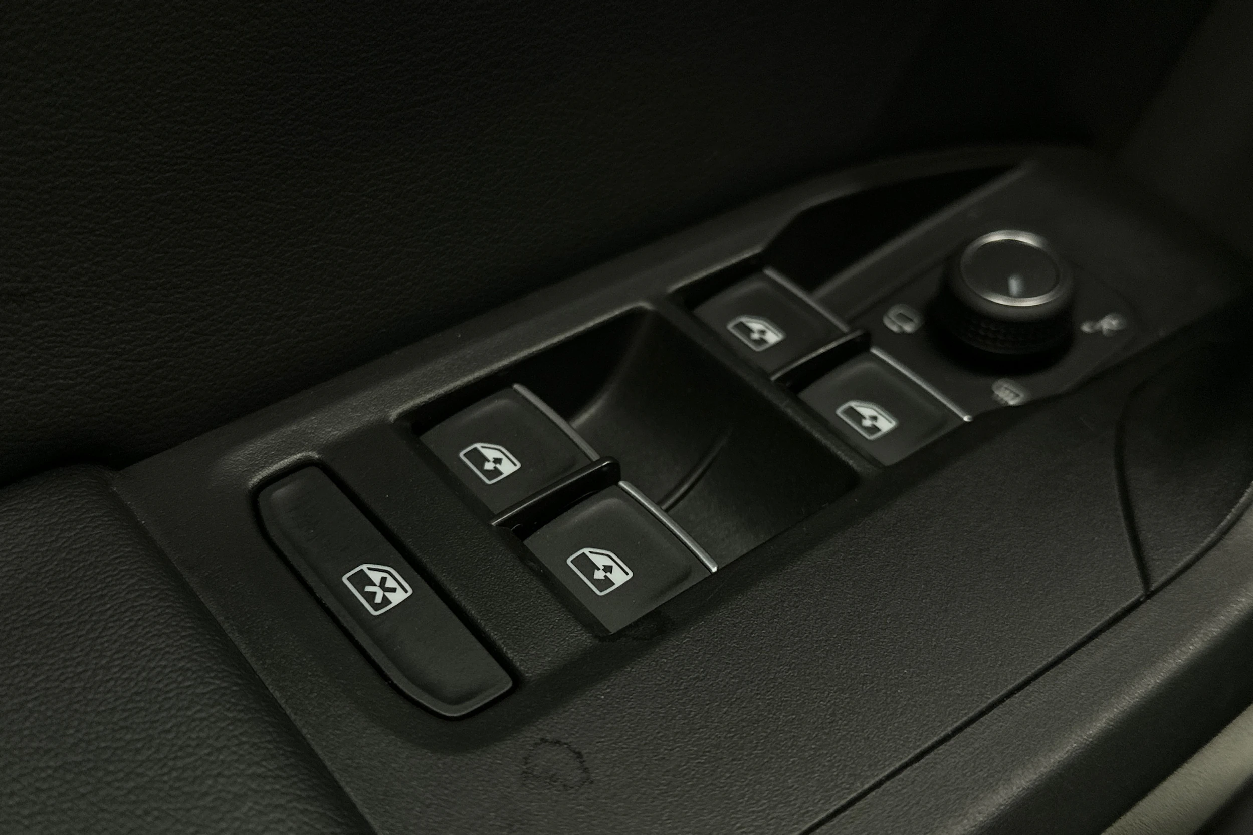 valkoinen SEAT Leon Sportstourer 2025 kuva 18.