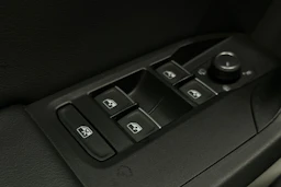 valkoinen SEAT Leon Sportstourer 2025 kuva 18.