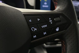 valkoinen SEAT Leon Sportstourer 2025 kuva 20.