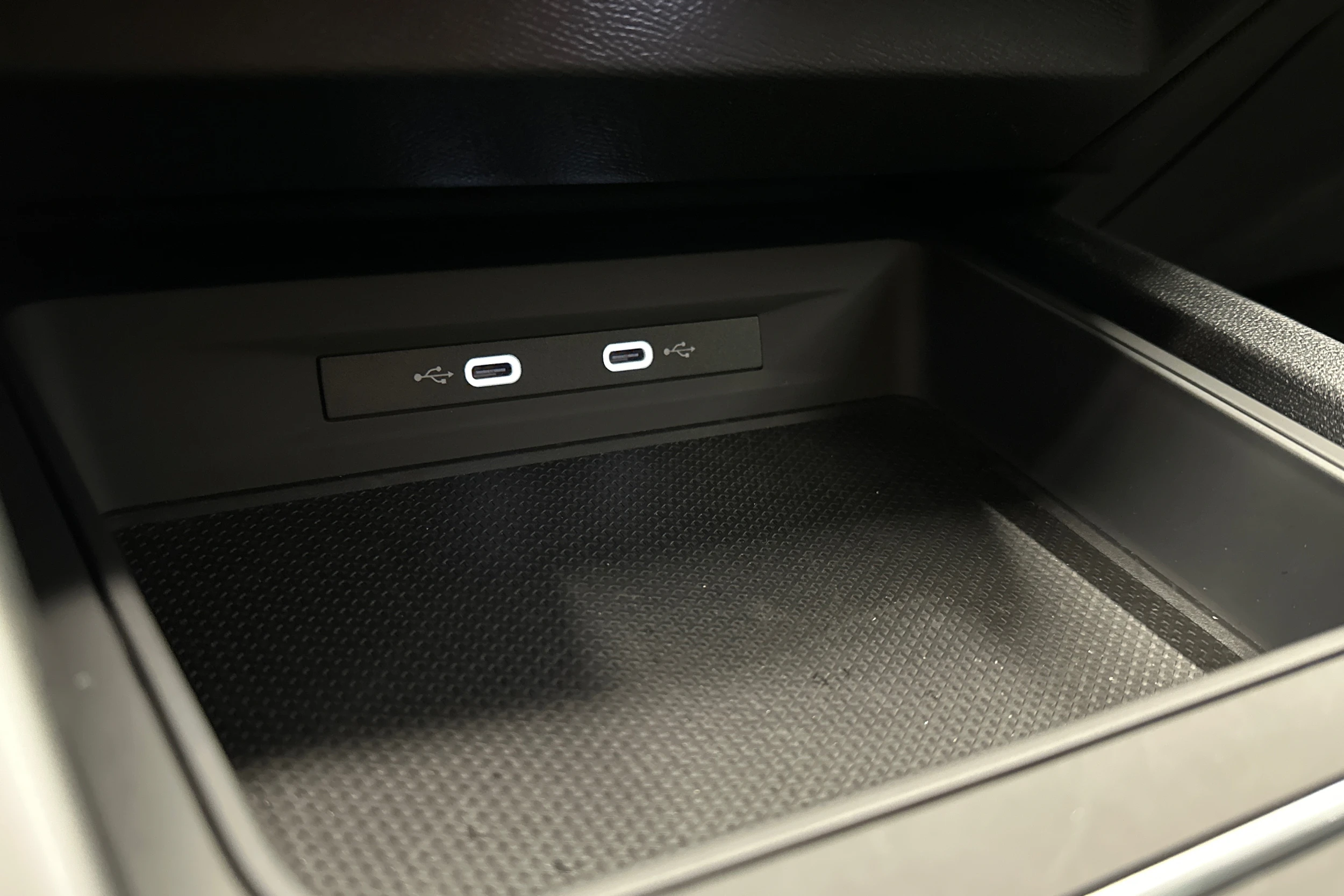 valkoinen SEAT Leon Sportstourer 2025 kuva 22.