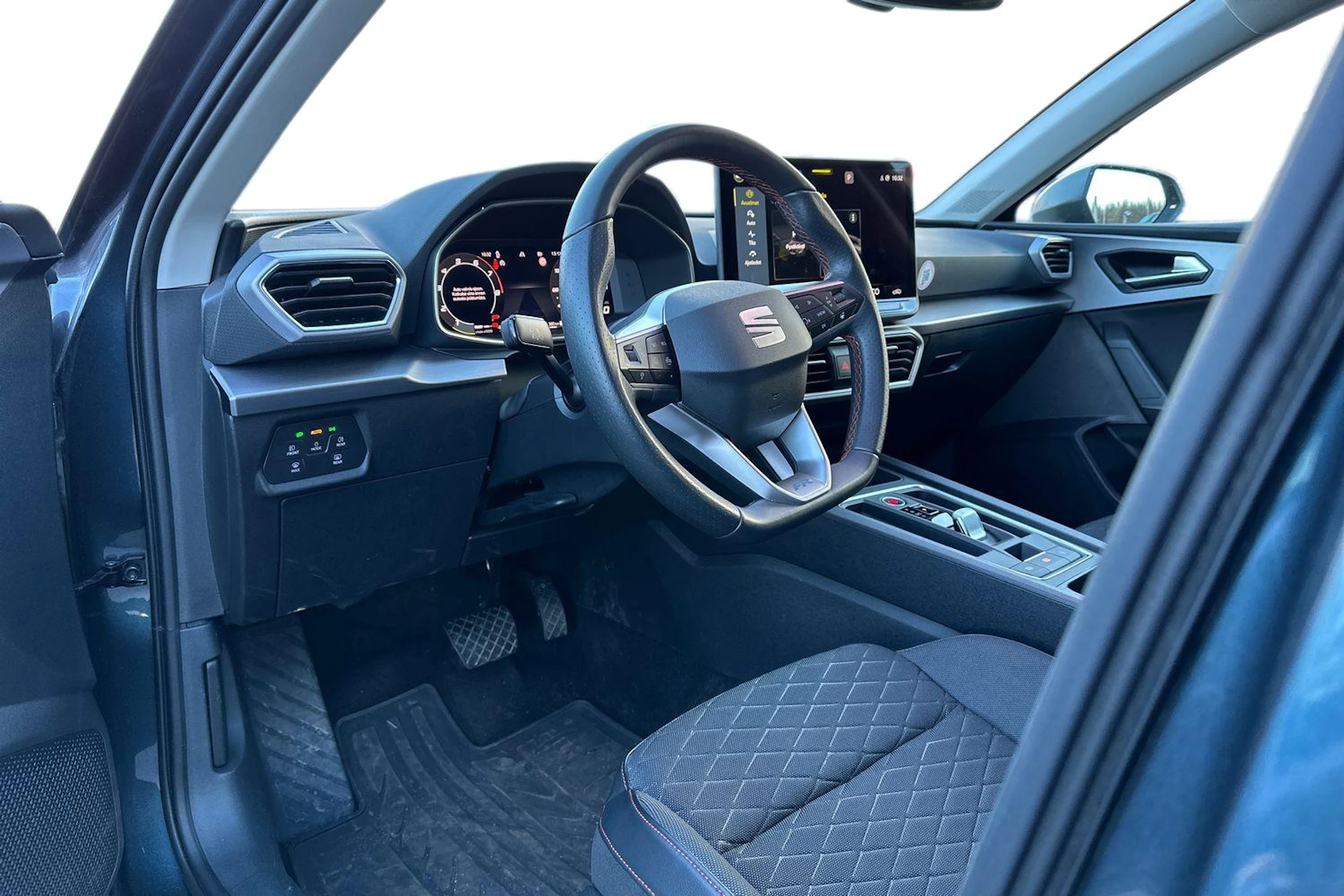 harmaa SEAT Leon Sportstourer 2025 kuva 3.