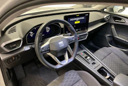 valkoinen SEAT Leon Sportstourer 2025 kuva 6.